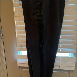 Gray jeggings with black side lining.